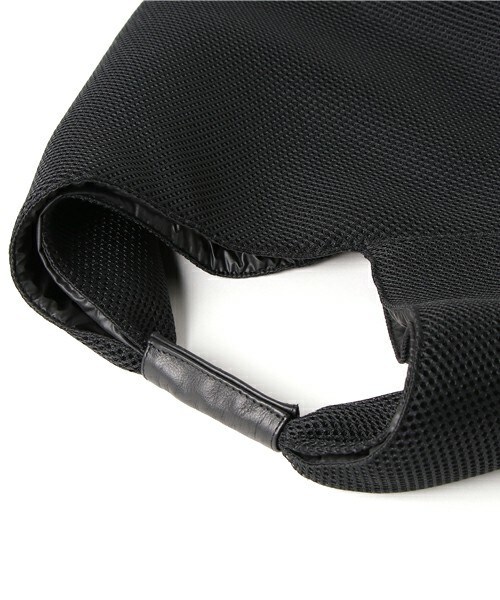 MM6 Maison Margiela（ｴﾑｴﾑｼｯｸｽ ﾒｿﾞﾝ ﾏﾙｼﾞｪﾗ）の「MM6 Maison Margiela トライアングルネットトートバッグ（ハンドバッグ・レディース・ブラック/ブルー/ローズ・FREE）」の5枚目の写真