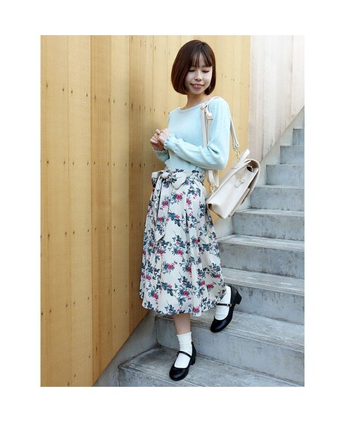 an another angelus（アンアナザーアンジェラス）の「ローズ柄タックスカート/F&A（スカート・レディース・その他）」の2枚目の写真