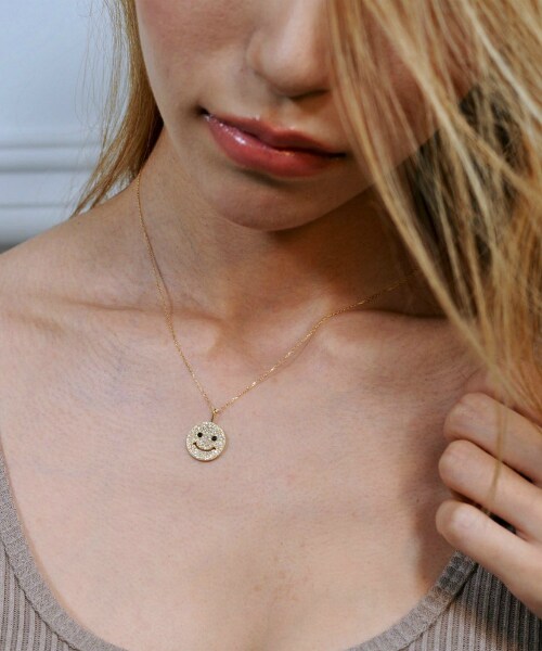 les desseins de DIEU（レデッサンドゥデュー）の「レ デッサン ドゥ デュー  948 グリッター スマイル L パヴェ ダイヤモンド チャーム 0.51ct（チャーム・レディース・ゴールド・フリーサイズ）」の3枚目の写真