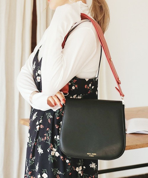 DHOLIC（ディーホリック）の「ボールドストラップフラップバッグ（ハンドバッグ・レディース・ONE）」の2枚目の写真