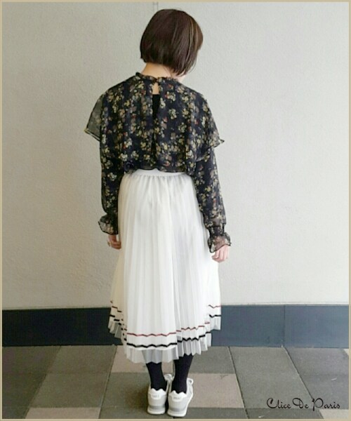 paravion（パラビオン）の「K/花柄プリントケープカラーブラウス（トップス・レディース・ネイビー/イエロー・ワンサイズ）」の11枚目の写真