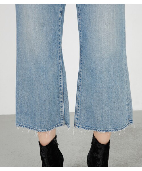 MOUSSY（マウジー）の「MOUSSY CROPPED FLARE パンツ（デニムパンツ・レディース・BLU・24inch/25inch/26inch/27inch）」の2枚目の写真
