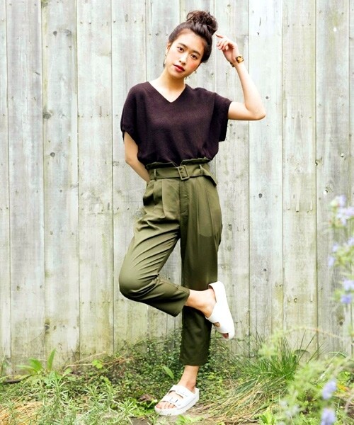 LOWRYS FARM（ローリーズファーム）の「TRリボン/ベルトツキパンツ（その他パンツ・レディース・ライトベージュ53/ネイビー88・F）」の6枚目の写真