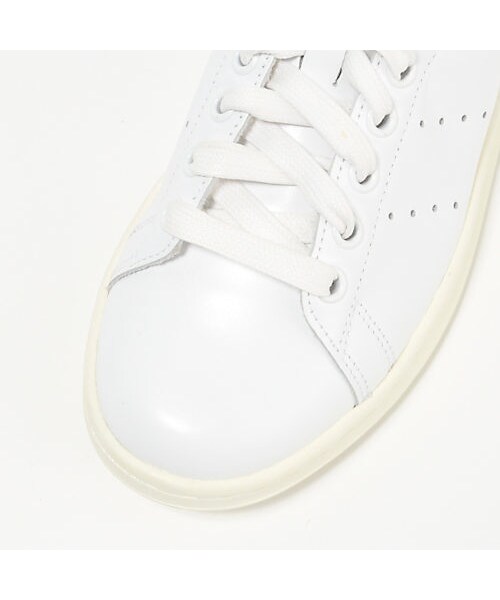 adidas（アディダス）の「アディダス オリジナルス STAN SMITHスニーカー（スニーカー・レディース・コアブラック/ブラック・25cm）」の2枚目の写真