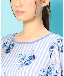 美品　ナラカミーチェ　ストライプに花柄のフレアスリーブブラウス 美品 ナラカミーチェ ストライプに花柄のフレアスリーブブラウス