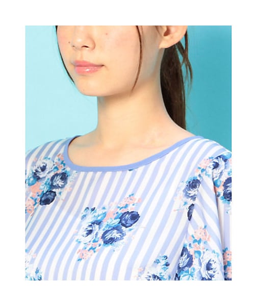美品　ナラカミーチェ　ストライプに花柄のフレアスリーブブラウス NARACAMICIE（ナラカミーチェ）の「ナラ カミーチェ ストライプ
