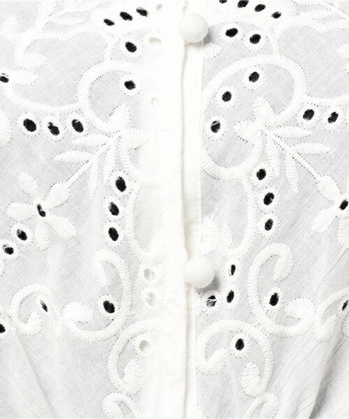 archives(アルシーヴ)の「フロント開き スカラ刺繍ブラウス(シャツ/ブラウス・レディース・オフホワイト/ネイビー/ラベンダー・MEDIUM)」の10枚目の写真