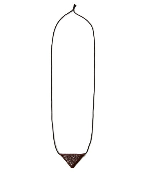 TOGA PULLA（トーガ　プルラ）の「TOGA PULLA マジックトライアングルネックレス（ネックレス・レディース・ホワイト/ブラック/ブラウン・FREE）」の8枚目の写真