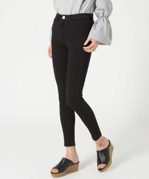 LOWRYS FARM（ローリーズファーム）の「ストレッチカラースキニーパンツ（パンツ・オフ/ブラック/ピンク/グリーン）」の2枚目の写真