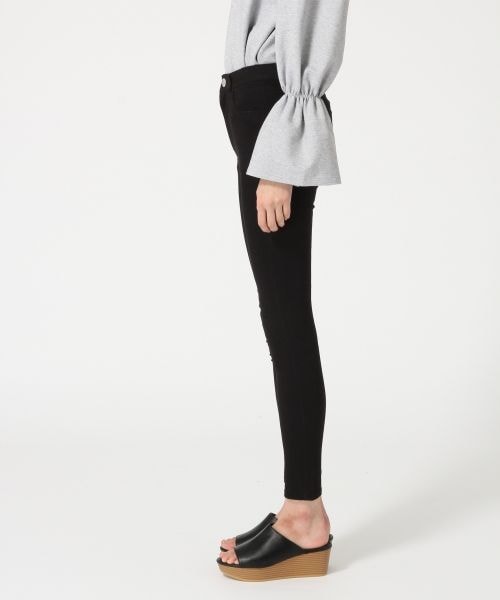 LOWRYS FARM（ローリーズファーム）の「ストレッチカラースキニーパンツ（パンツ・オフ/ブラック/ピンク/グリーン）」の6枚目の写真