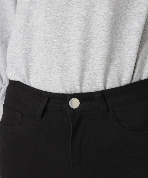 LOWRYS FARM（ローリーズファーム）の「ストレッチカラースキニーパンツ（パンツ・オフ/ブラック/ピンク/グリーン）」の8枚目の写真