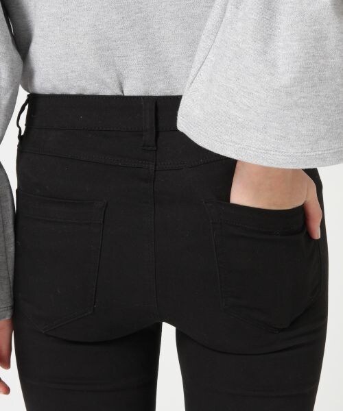 LOWRYS FARM（ローリーズファーム）の「ストレッチカラースキニーパンツ（パンツ・オフ/ブラック/ピンク/グリーン）」の11枚目の写真