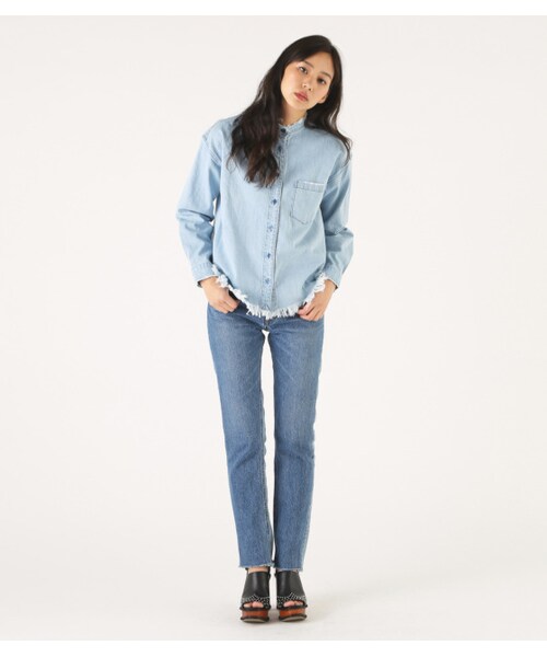 MOUSSY（マウジー）の「MOUSSY カットオフカラーレス デニムシャツ（シャツ/ブラウス・レディース・BLU・F）」の2枚目の写真