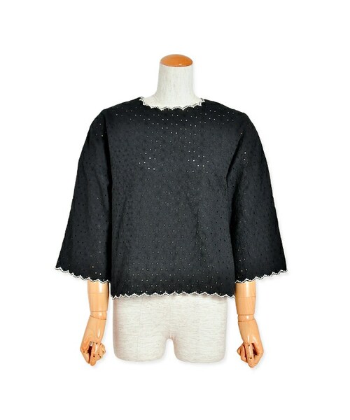 flower（フラワー）の「scallop emb lace top ～ｽｶﾗｯﾌﾟｴﾝﾌﾞﾛｲﾀﾞﾘｰﾚｰｽﾄｯﾌﾟ（シャツ/ブラウス・レディース・white/black・FREE）」の2枚目の写真