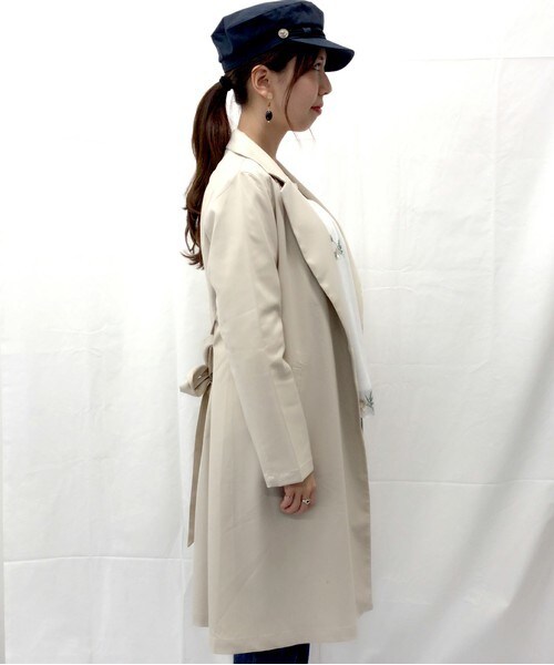 archives（アルシーヴ）の「【ZOZO限定先行予約】ポリエステルガウンコート（トレンチコート・レディース・アイボリー/グレー・MEDIUM）」の3枚目の写真