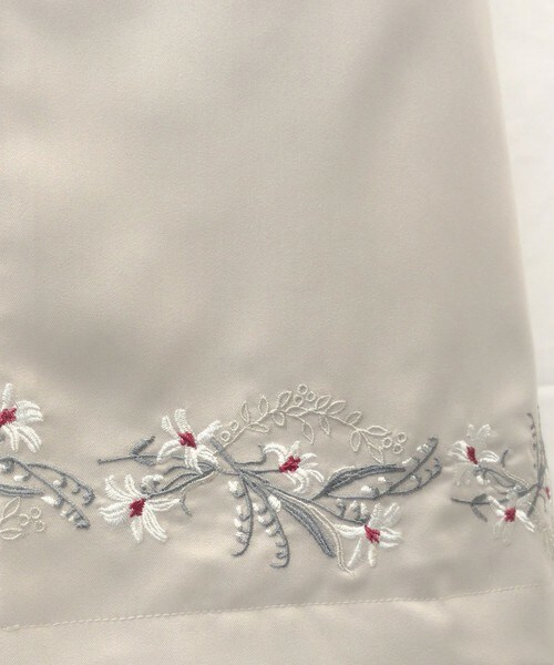 archives（アルシーヴ）の「【ZOZO限定先行予約】花柄刺繍ガウンコート（その他アウター・レディース・ブラック/グレー・MEDIUM）」の6枚目の写真