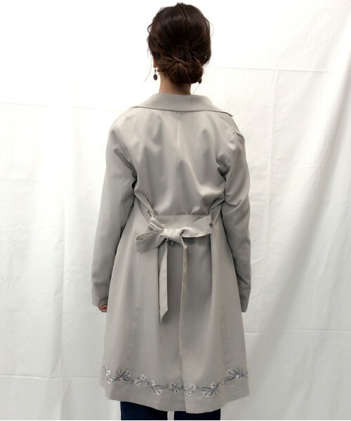 archives（アルシーヴ）の「【ZOZO限定先行予約】花柄刺繍ガウンコート（その他アウター・レディース・ブラック/グレー・MEDIUM）」の4枚目の写真