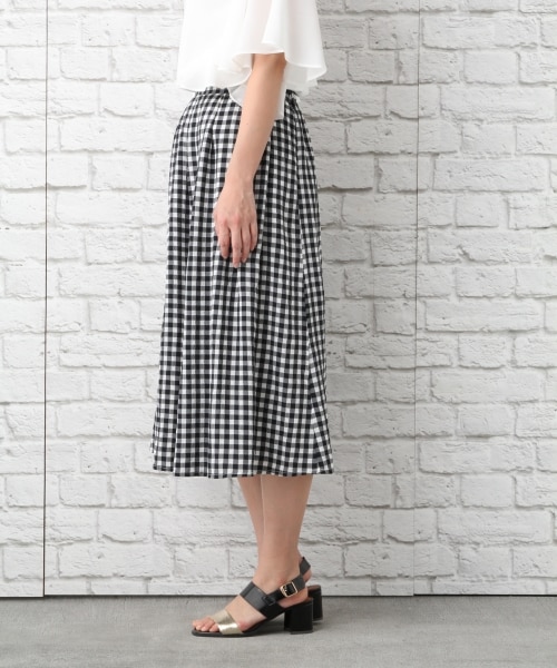 LEPSIM(レプシィム)の「リンクルエアガラフレアスカート(スカート・オフ×ブラック(ギンガム)/オフ×グレー(ストライプ)/ネイビー×ブラウン(ストライプ))」の7枚目の写真