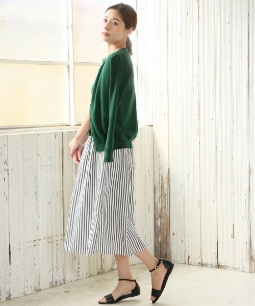 LEPSIM(レプシィム)の「リンクルエアガラフレアスカート(スカート・オフ×ブラック(ギンガム)/オフ×グレー(ストライプ)/ネイビー×ブラウン(ストライプ))」の5枚目の写真