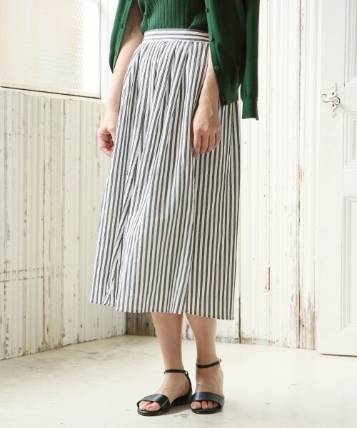 LEPSIM(レプシィム)の「リンクルエアガラフレアスカート(スカート・オフ×ブラック(ギンガム)/オフ×グレー(ストライプ)/ネイビー×ブラウン(ストライプ))」の2枚目の写真