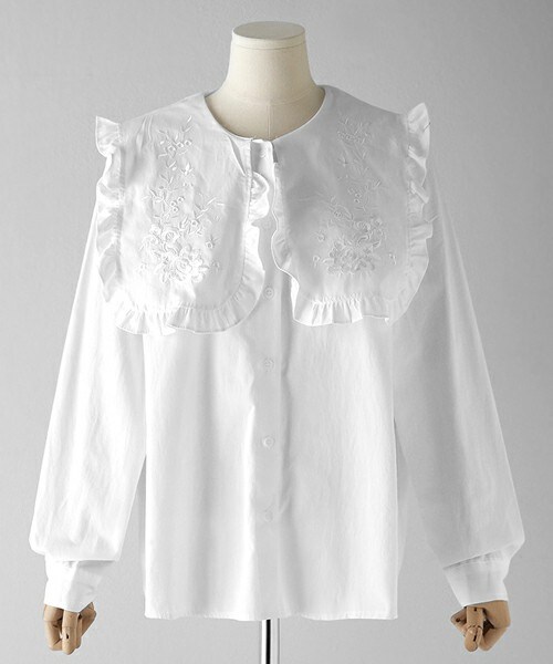 DHOLIC（ディーホリック）の「フラワー刺繍ビッグフリルカラーブラウス（シャツ/ブラウス・レディース・FREE）」の2枚目の写真