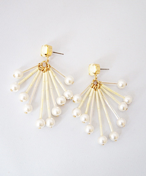 PAULOWNIA(ポロウニア)の「新色スワロフリンジ(ピアス(両耳用)・レディース・イエロー/グレー/ベージュ/ブルー・Free)」の1枚目の写真