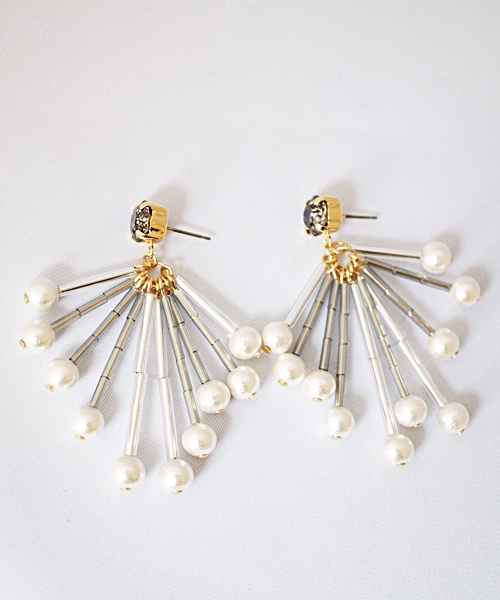 PAULOWNIA(ポロウニア)の「新色スワロフリンジ(ピアス(両耳用)・レディース・イエロー/グレー/ベージュ/ブルー・Free)」の2枚目の写真