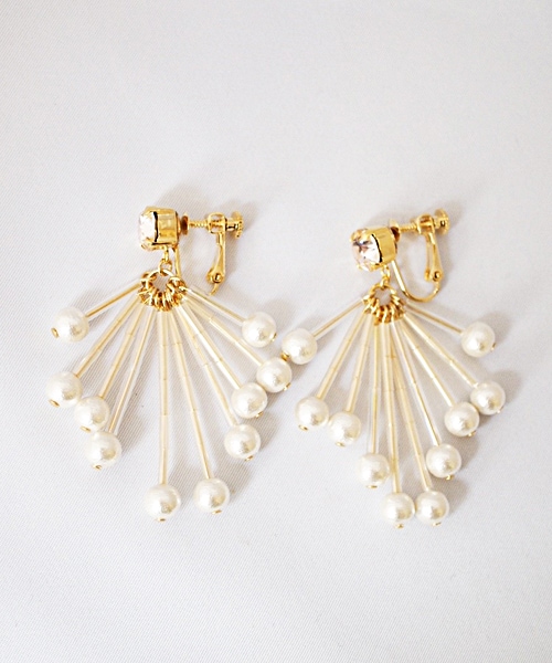 PAULOWNIA(ポロウニア)の「新色スワロフリンジ(ピアス(両耳用)・レディース・イエロー/グレー/ベージュ/ブルー・Free)」の3枚目の写真