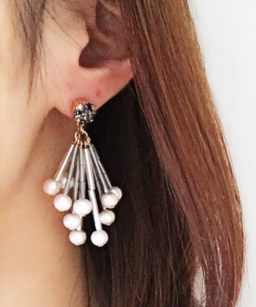 PAULOWNIA(ポロウニア)の「新色スワロフリンジ(ピアス(両耳用)・レディース・イエロー/グレー/ベージュ/ブルー・Free)」の5枚目の写真