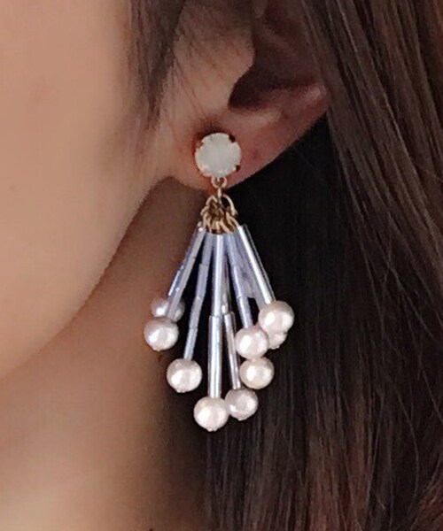 PAULOWNIA(ポロウニア)の「新色スワロフリンジ(ピアス(両耳用)・レディース・イエロー/グレー/ベージュ/ブルー・Free)」の7枚目の写真