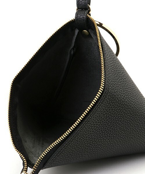 Bab Bou Jeloud(バブブージュルード)の「【Bab】サンカクリングハンドルバッグ(クラッチバッグ・キッズ・ブラック/グレー/ブルー/キャメル・ONE SIZE)」の8枚目の写真