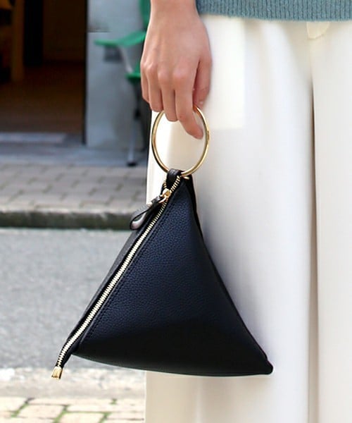 Bab Bou Jeloud(バブブージュルード)の「【Bab】サンカクリングハンドルバッグ(クラッチバッグ・キッズ・ブラック/グレー/ブルー/キャメル・ONE SIZE)」の1枚目の写真