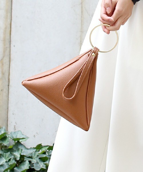 Bab Bou Jeloud(バブブージュルード)の「【Bab】サンカクリングハンドルバッグ(クラッチバッグ・キッズ・ブラック/グレー/ブルー/キャメル・ONE SIZE)」の4枚目の写真