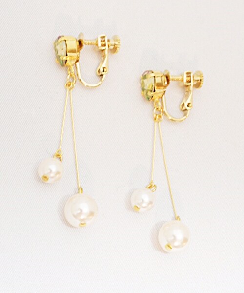 PAULOWNIA(ポロウニア)の「しずくスワロ(ピアス(両耳用)・レディース・ゴールド/ブラック・Free)」の1枚目の写真