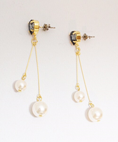 PAULOWNIA(ポロウニア)の「しずくスワロ(ピアス(両耳用)・レディース・ゴールド/ブラック・Free)」の2枚目の写真