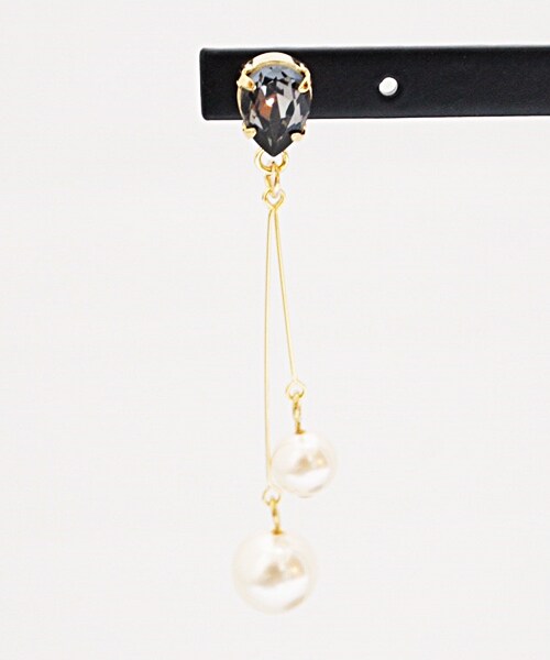 PAULOWNIA(ポロウニア)の「しずくスワロ(ピアス(両耳用)・レディース・ゴールド/ブラック・Free)」の3枚目の写真