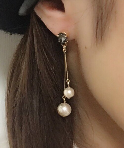 PAULOWNIA(ポロウニア)の「しずくスワロ(ピアス(両耳用)・レディース・ゴールド/ブラック・Free)」の4枚目の写真