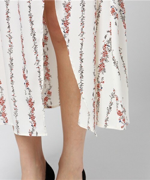 archives（アルシーヴ）の「ストライプ花柄スリットスカート（スカート・レディース・オフホワイト/ブラック/ネイビー・MEDIUM）」の8枚目の写真