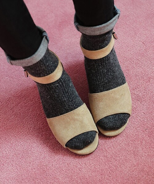 DHOLIC（ディーホリック）の「スエード調アンクルストラップサンダル（サンダル・レディース・225/230/235/240/245/250）」の3枚目の写真