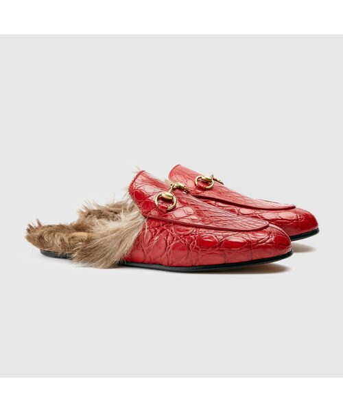 GUCCI（グッチ）の「Princetown snake slipper（シューズ・レディース・black leather__397749DKHH01063/grey snake__397749LOO809570/hibiscus red crocodile__397749E8NP06474・34 = 4 US/34.5 = 4.5 US/35 = 5 US/35.5 = 5.5 US/36 = 6 US/36.5 = 6.5 US/37 = 7 US/37.5 = 7.5 US/38 = 8 US/38.5 = 8.5 US/39 = 9 US/39.5 = 9.5 US/40 = 10 US/40.5 = 10.5 US/41 = 11 US/41.5 = 11.5 US/42 = 12 US）」の8枚目の写真
