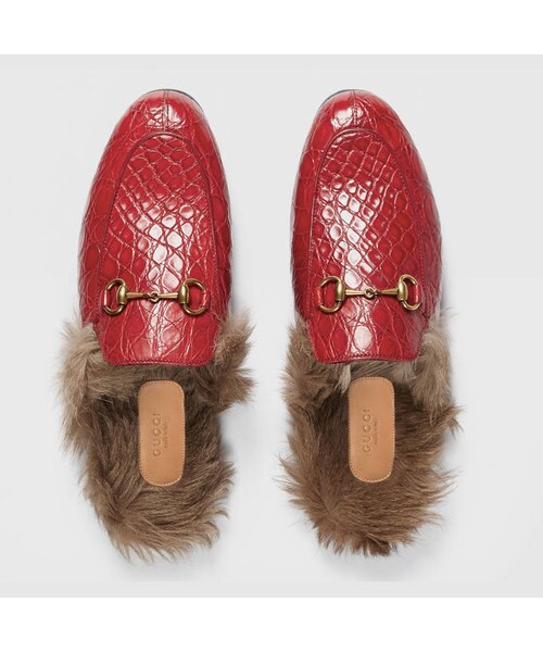 GUCCI（グッチ）の「Princetown snake slipper（シューズ・レディース・black leather__397749DKHH01063/grey snake__397749LOO809570/hibiscus red crocodile__397749E8NP06474・34 = 4 US/34.5 = 4.5 US/35 = 5 US/35.5 = 5.5 US/36 = 6 US/36.5 = 6.5 US/37 = 7 US/37.5 = 7.5 US/38 = 8 US/38.5 = 8.5 US/39 = 9 US/39.5 = 9.5 US/40 = 10 US/40.5 = 10.5 US/41 = 11 US/41.5 = 11.5 US/42 = 12 US）」の4枚目の写真