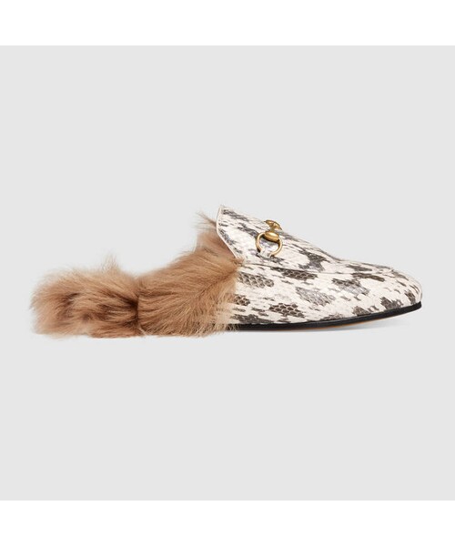 GUCCI（グッチ）の「Princetown snake slipper（シューズ・レディース・black leather__397749DKHH01063/grey snake__397749LOO809570/hibiscus red crocodile__397749E8NP06474・34 = 4 US/34.5 = 4.5 US/35 = 5 US/35.5 = 5.5 US/36 = 6 US/36.5 = 6.5 US/37 = 7 US/37.5 = 7.5 US/38 = 8 US/38.5 = 8.5 US/39 = 9 US/39.5 = 9.5 US/40 = 10 US/40.5 = 10.5 US/41 = 11 US/41.5 = 11.5 US/42 = 12 US）」の10枚目の写真