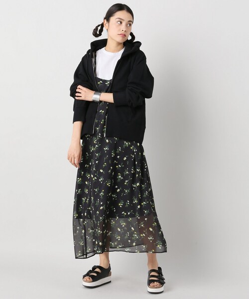 JOURNAL STANDARD（ジャーナルスタンダード）の「フラワープリント キャミワンピース（ワンピース/ドレス・ブラック/フリー/在庫あり）」の4枚目の写真
