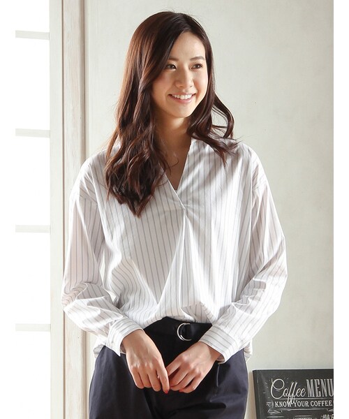 Honeys（ハニーズ）の「スキッパーシャツ（ブラウス・シャツ・レディース・ホワイト/オフ×クロ/ネイビー/カーキ/オフストライプ/オフ×コン・Ｍ/Ｌ）」の3枚目の写真