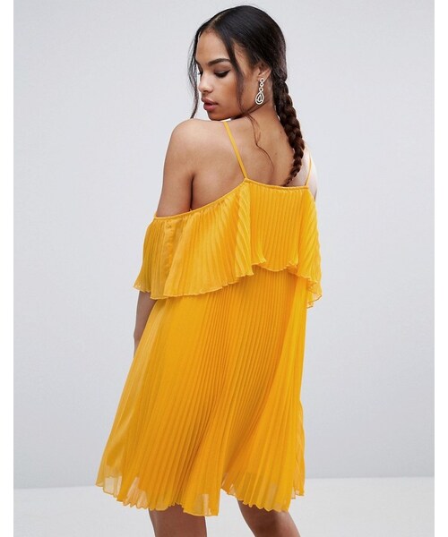 asos（エイソス）の「ASOS Double Layer Cold Shoulder Pleated Mini Dress（ワンピース・レディース・Yellow・US 8/US 12/US 10/US 14/US 0/US 4/US 6/US 2）」の2枚目の写真