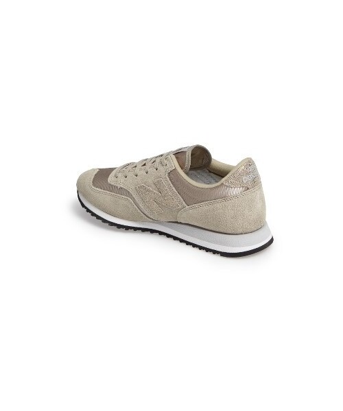 NEW BALANCE(ニューバランス)の「Women's New Balance 620 Sneaker(スニーカー・レディース・Beige/Black/Red・6 B/6.5 B/7 B/7.5 B/8 B/5.5 B)」の5枚目の写真