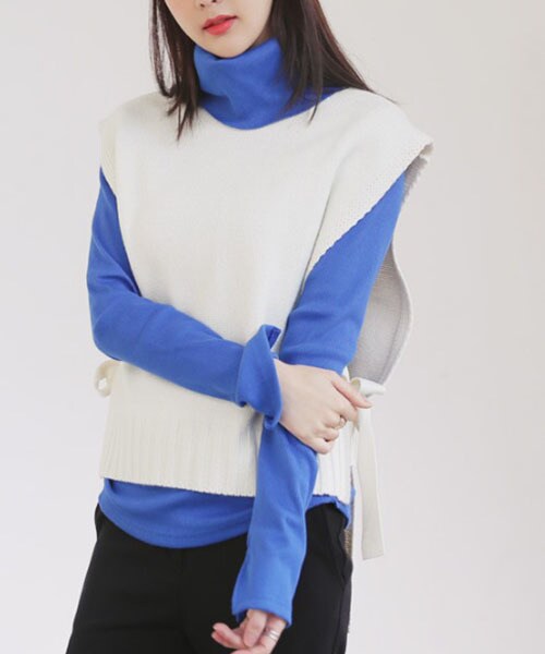 DHOLIC(ディーホリック)の「サイドストラップラウンドネックニットベスト(ベスト・レディース・FREE)」の2枚目の写真