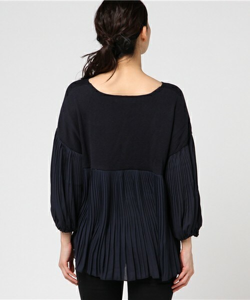 INTERPLANET（インタープラネット）の「綿ﾚｰﾖﾝﾌﾟﾘｰﾂ切り替えPO（ニット/セーター・レディース・ライトベージュ/ネイビー/ピンクベージュ・FREE）」の6枚目の写真