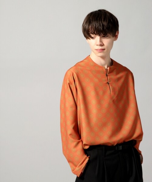 HARE(ハレ)の「アートコモンガラプルオーバー(トップス・ブラック/オレンジ)」の2枚目の写真