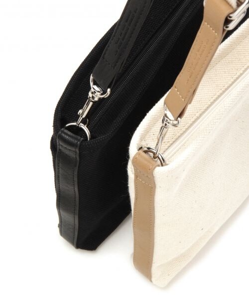 RAGEBLUE（レイジブルー）の「＜2WAY仕様＞キャンバスサコッシュ/クラッチ（バッグ・オフホワイト/ブラック）」の7枚目の写真